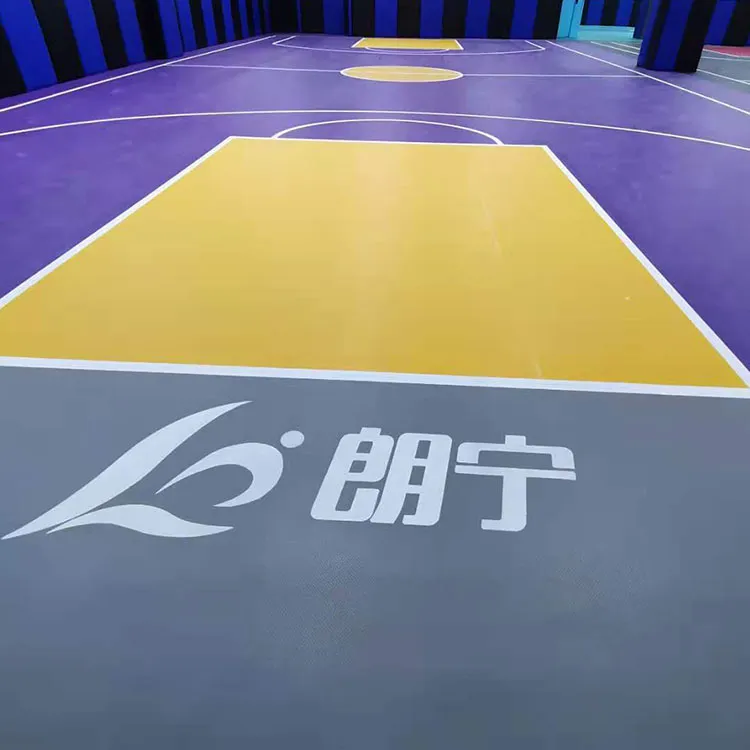 sa labas na palapag ng basketball