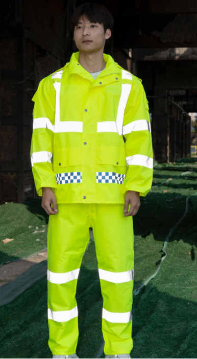 Staying Dry With a High-Vis Bicycle Raincoat