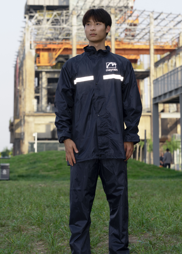 Best fabrics for a fashionable men's raincoat