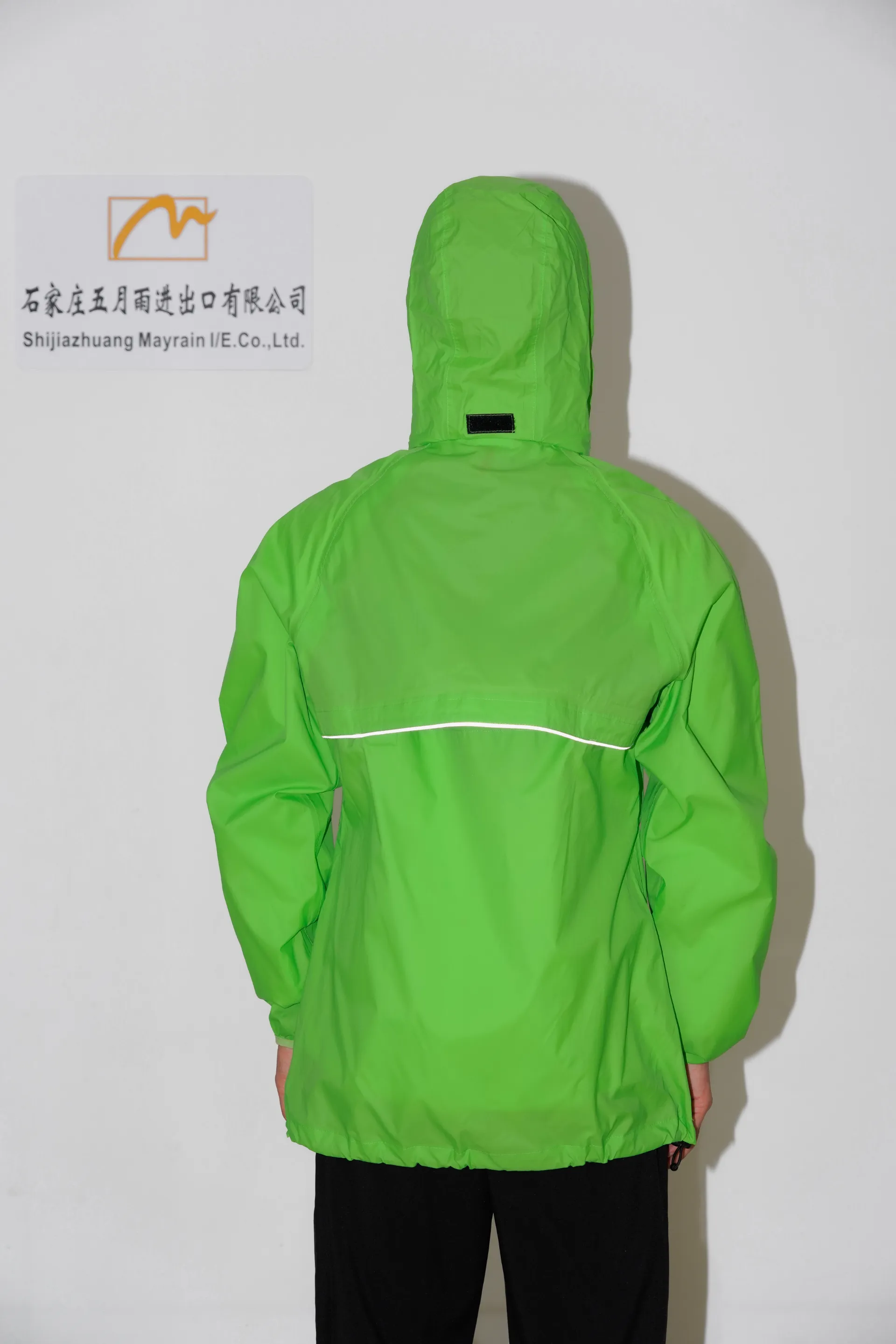 Waterproof Innovation in Modern Men’s Rain Jackets Waterproof Innovation in Modern Men’s Rain Jackets