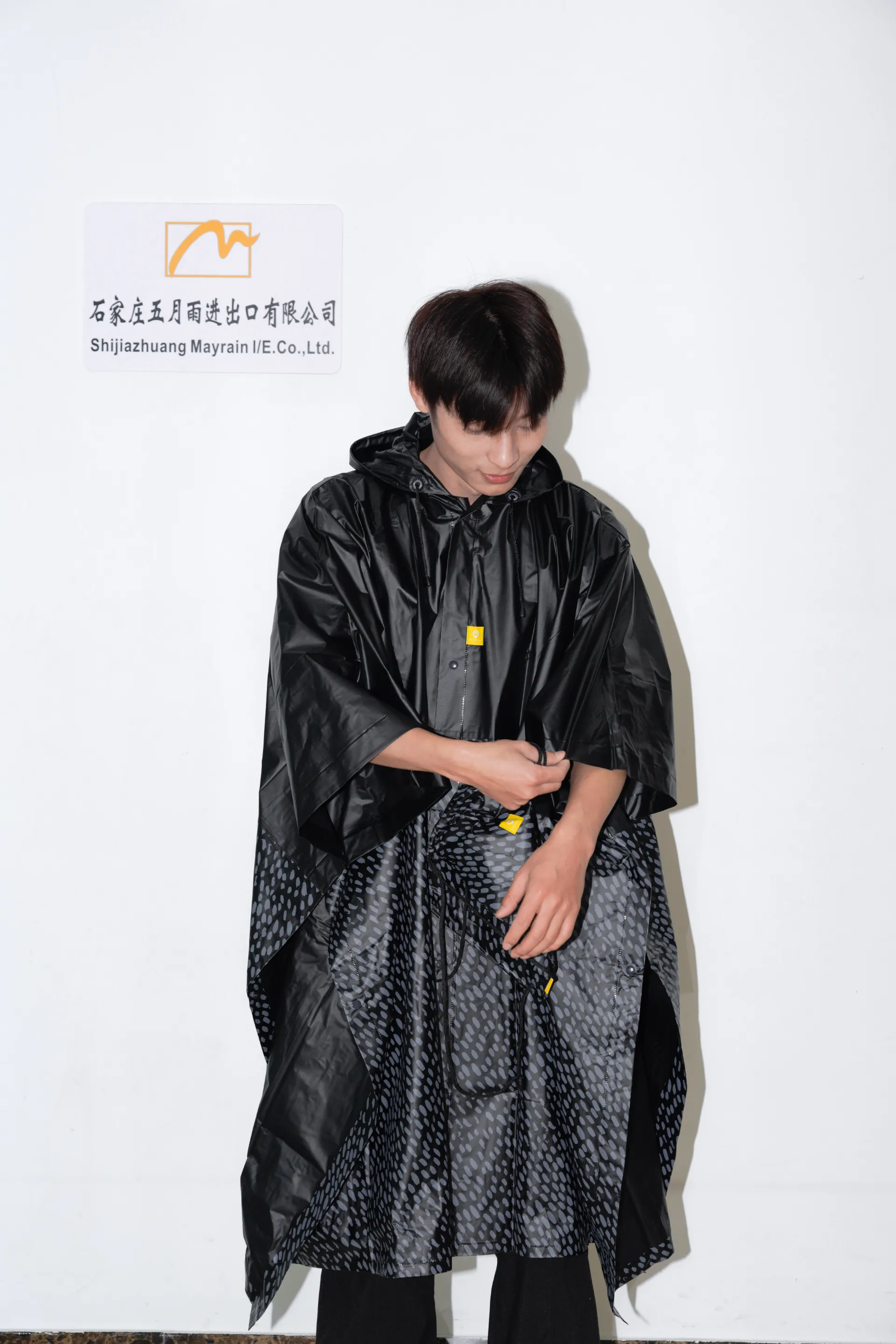 Men’s Raincoats: Stay Stylish and Dry on Rainy Days