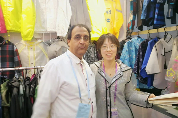 Elegant hunderegnjakke til stilfulde hunde i vådt vejr