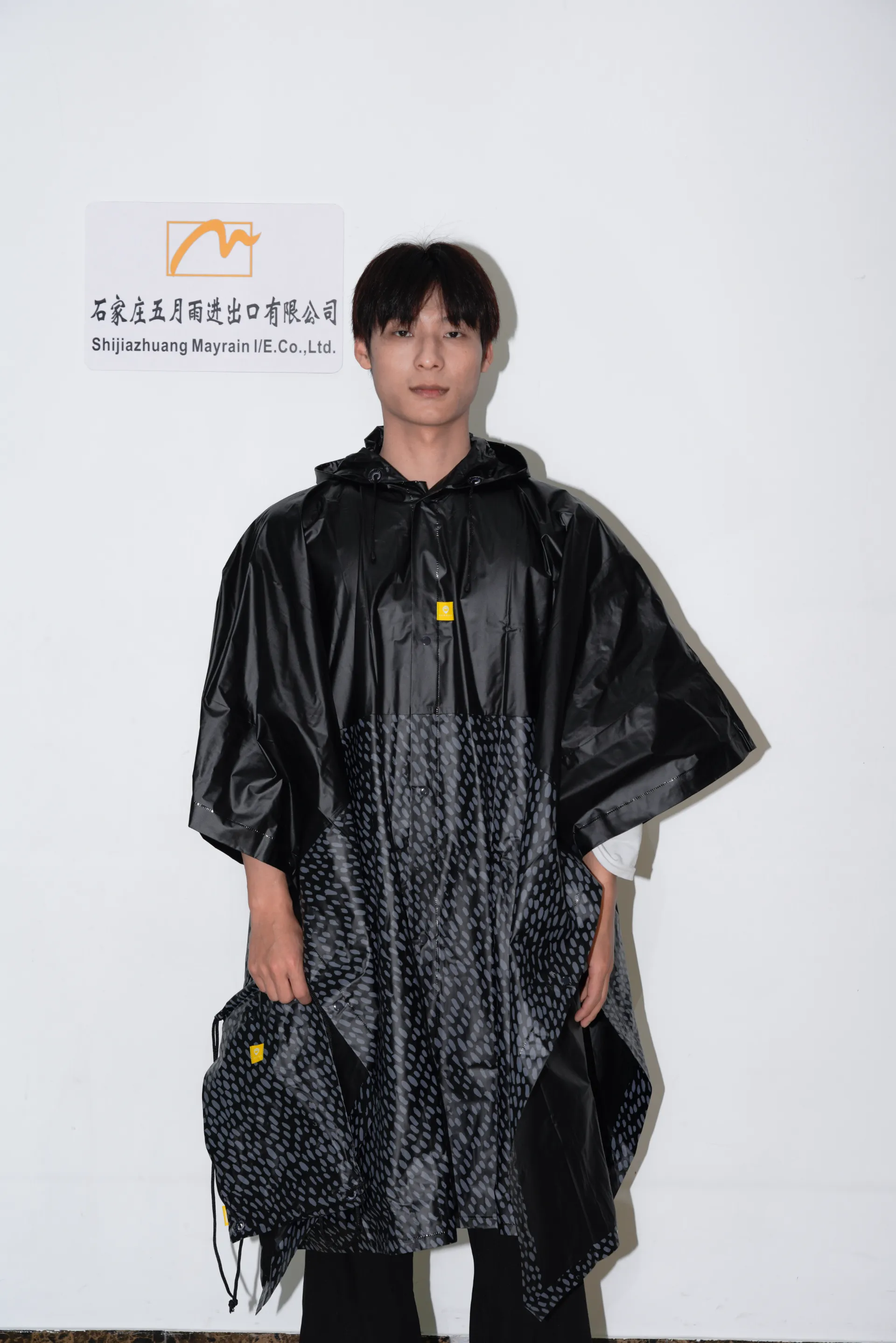 The Ultimate Guide to Men’s Raincoats: From Classic City Styles to Camo and Clear Designs