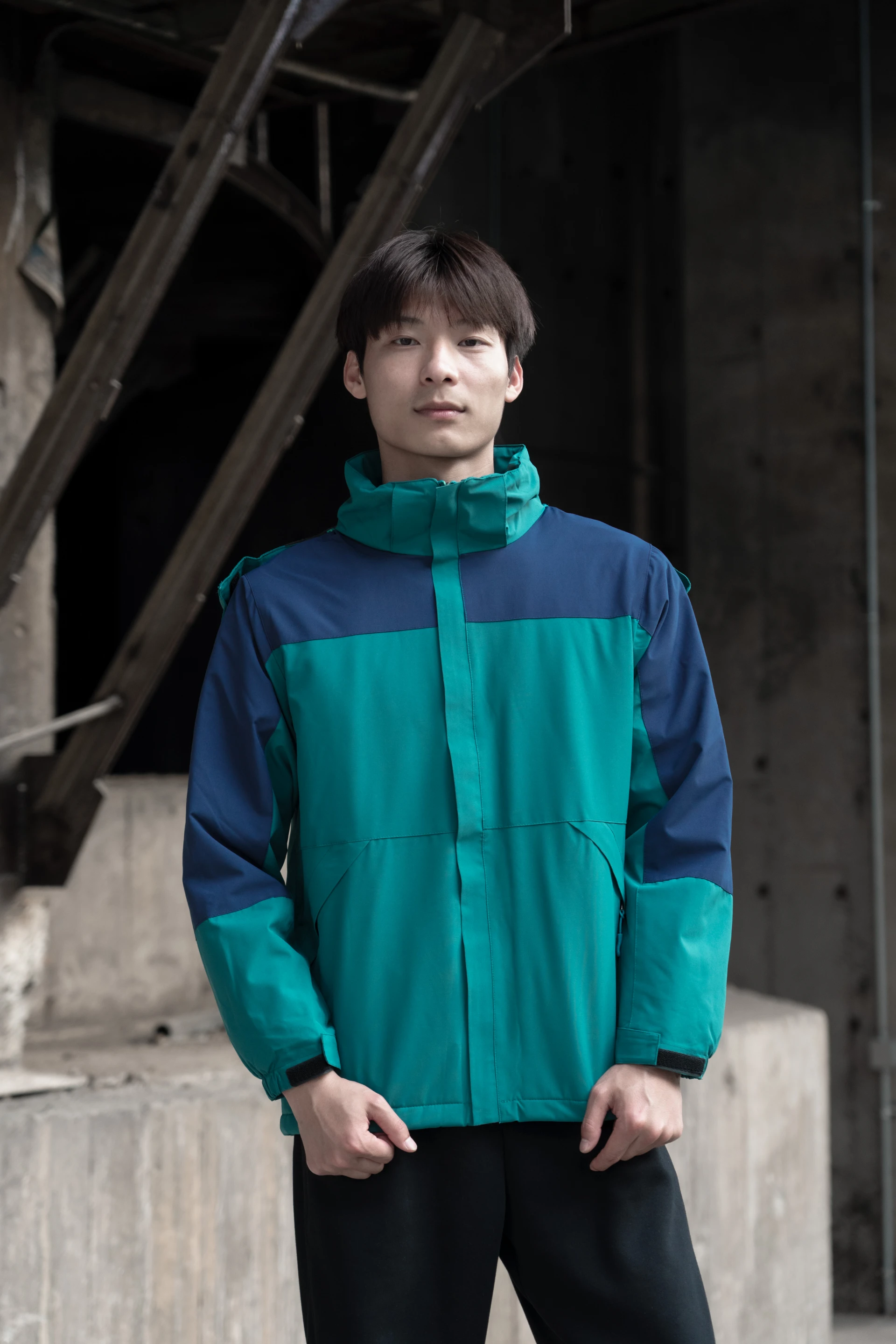 Waterproof Performance of Men’s Raincoats in Modern Outdoor Protection