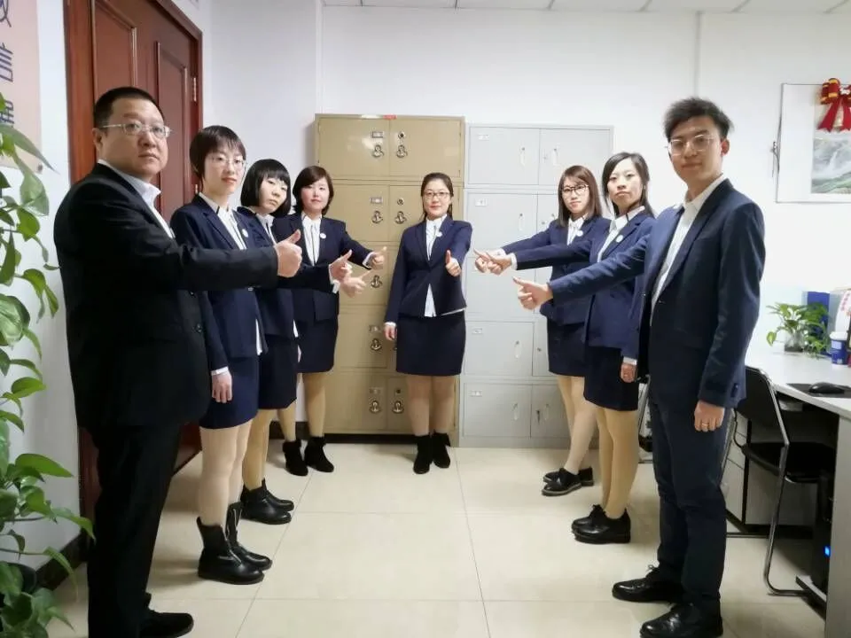 Tìm kiếm găng tay dùng một lần trong suốt gần bạn