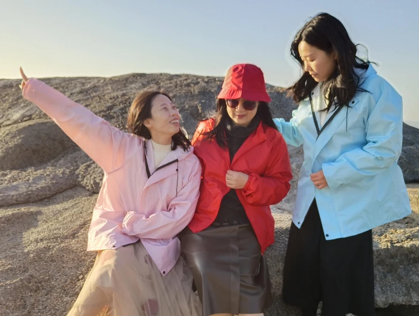 Polyester long raincoat with waterproof zipper windproof outdoor rain coat for adult button cuff