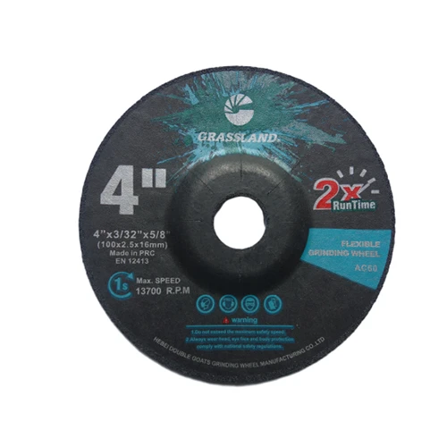 Ручная мельница режет диск из камня Ручная мельница режет диск из камня