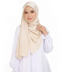 Satin Scarf Outfits: From Casual to Elegant - A Complete Style Guide