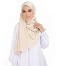 Satin Scarf Outfits: From Casual to Elegant - A Complete Style Guide