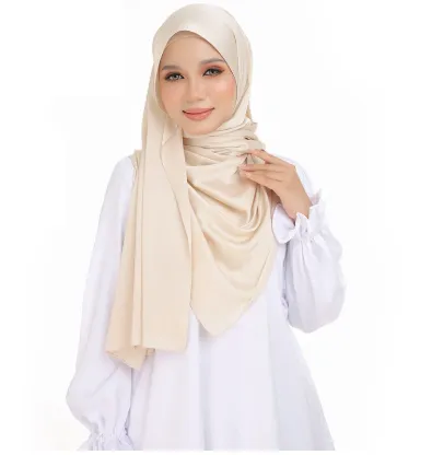 How Satin Head Scarves Represent Islamic Heritage and Tradition