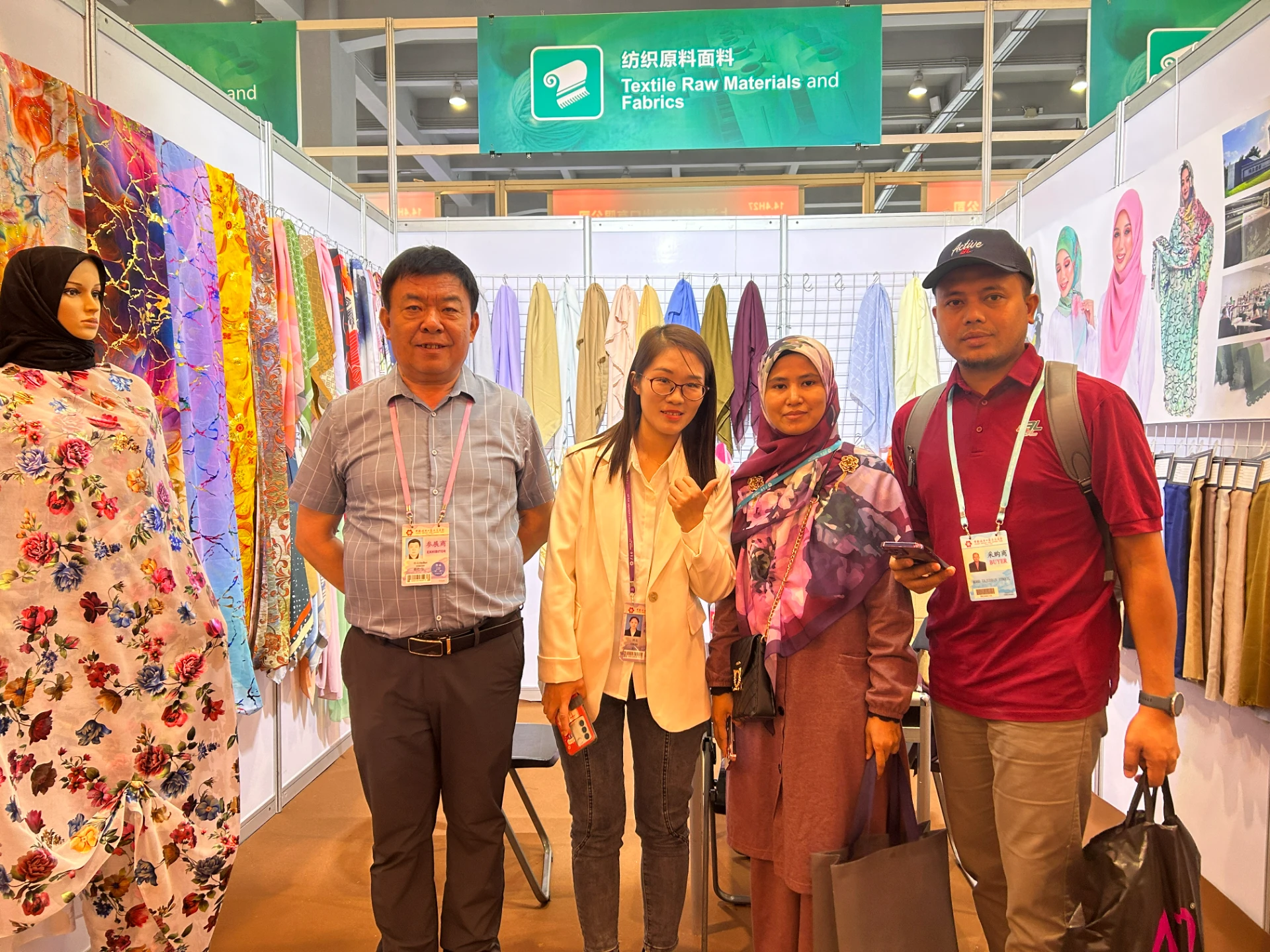 การออกแบบสีดำเรียบง่าย Abaya