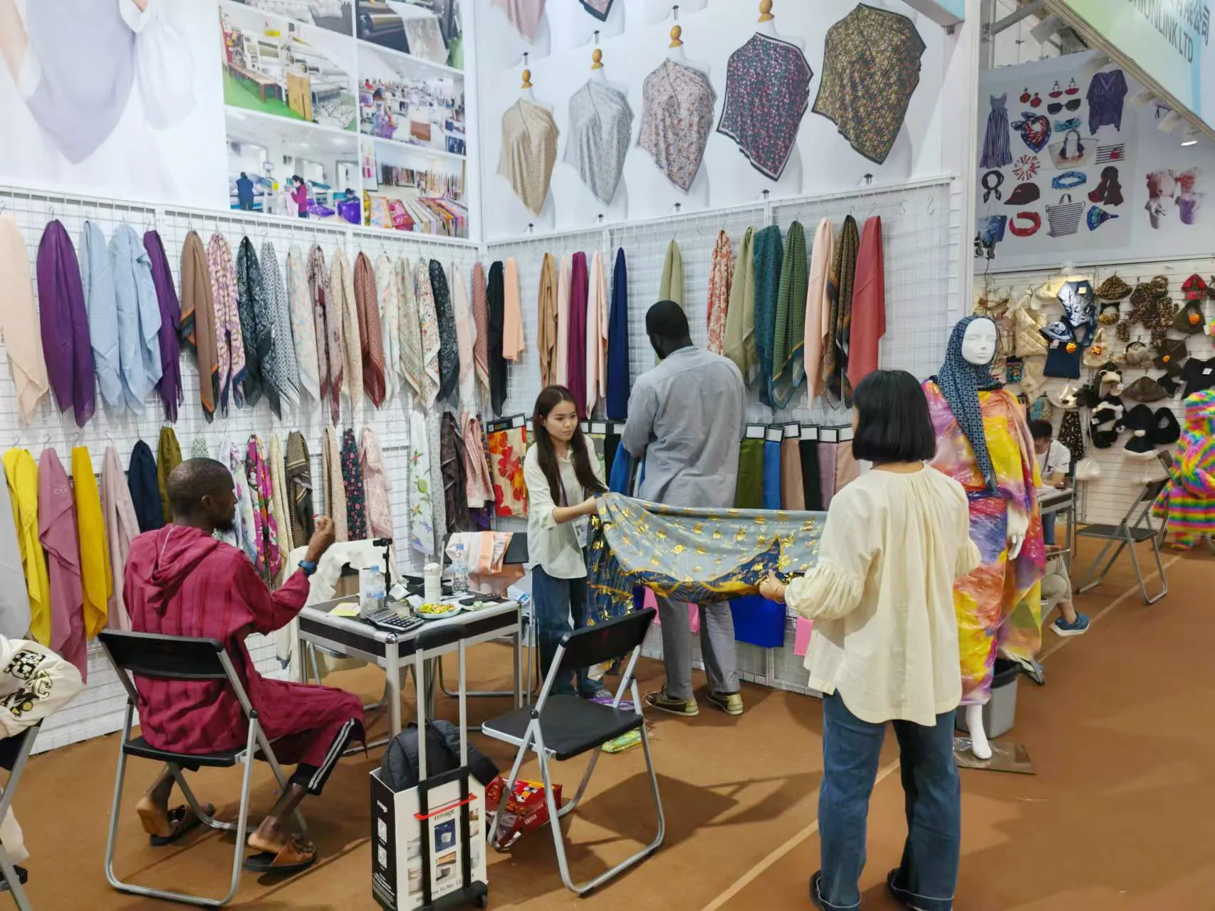 Xinji Weiwei Textile Factory at the 136th Canton Fair Xinji Weiwei Textile Factory at the 136th Canton Fair