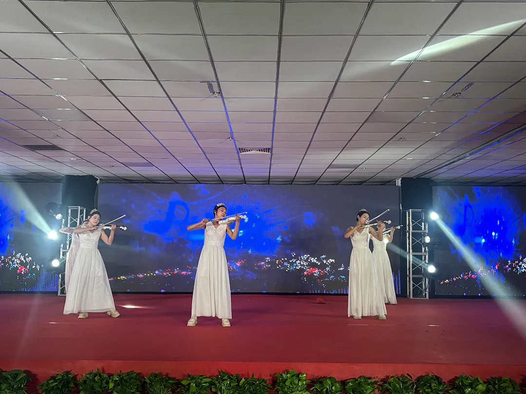 Striving For 40 Years, Building A New Journey With One Heart And One Mind, The 40th Anniversary Celebration Of Huabao Group And The 2026 Spring Festival Gala Were A Complete Success.