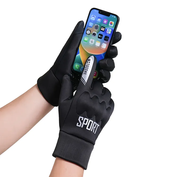Colorblock Touchscreen Gloves: Style Meets Functionality