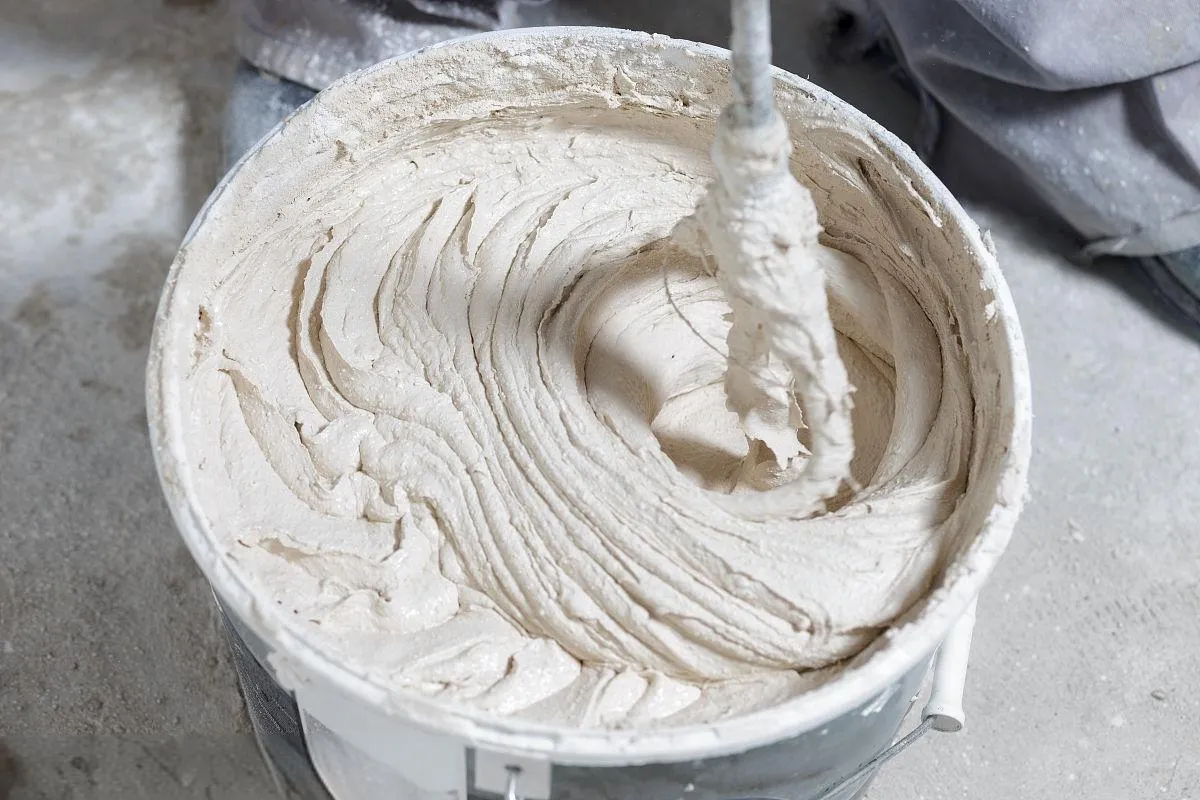 The Role of Retarders and Accelerators in Gypsum Plaster