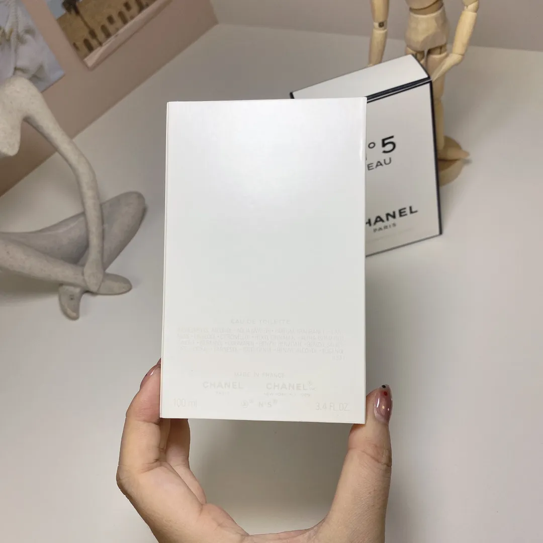 Chanel Light Red No. 5 Water Christmas Limited Edition 100ml Chanel No 5 L'Eau Red Editio