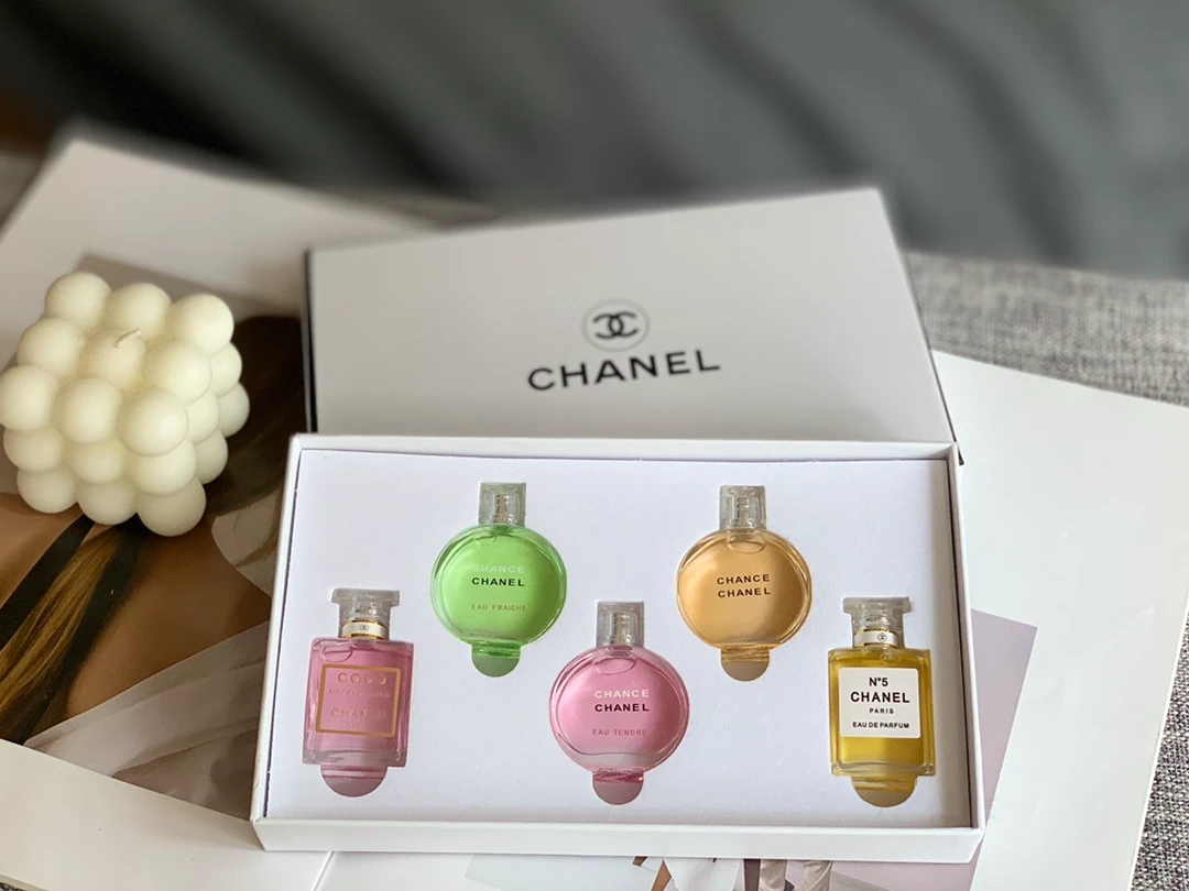 Chanel Five Piece Set Q Edition White Gift Box