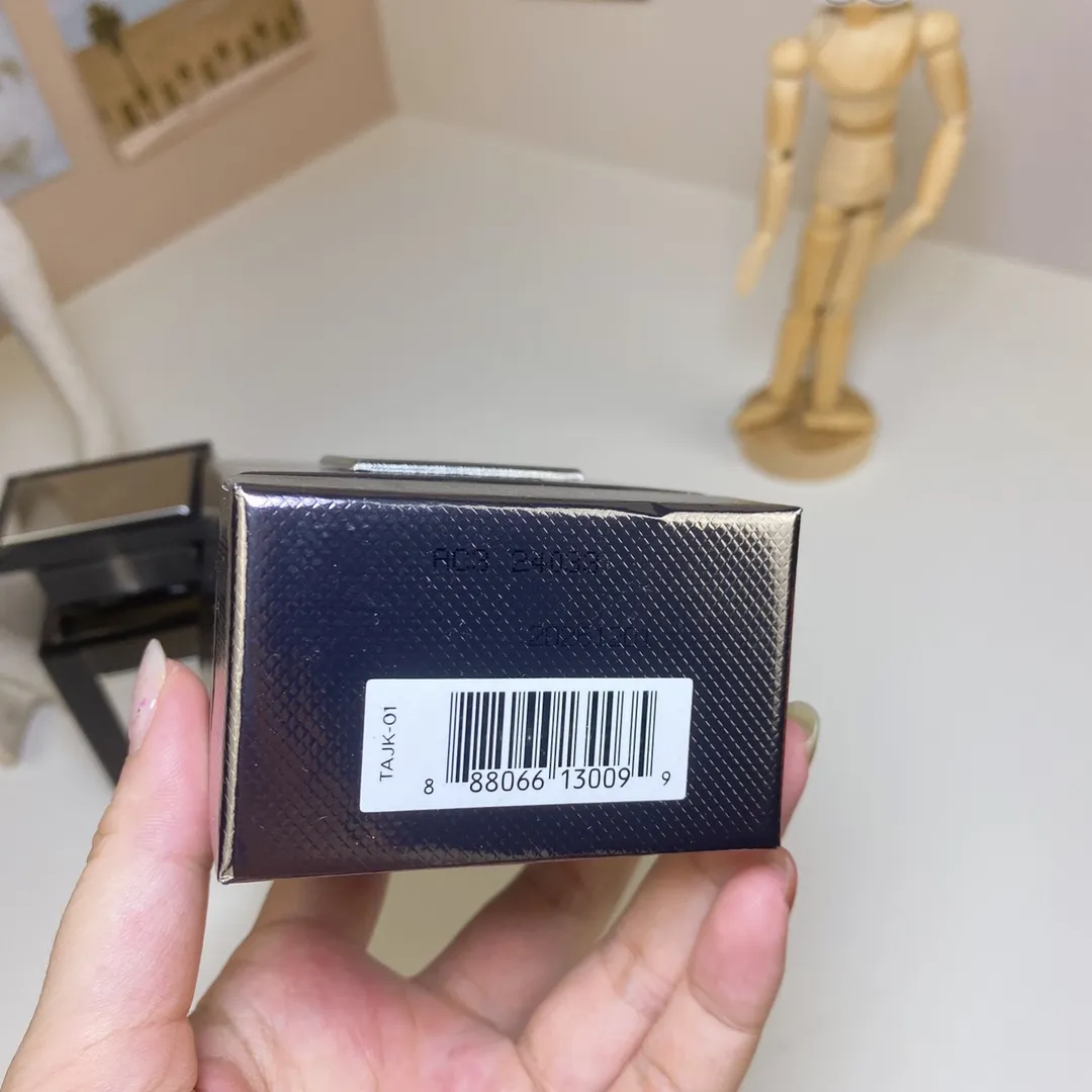 Tom Ford Zhenhua Ebony essence Alloy Standard 100ml Tom Ford Zhenhua Ebony essence Alloy Standard 100ml