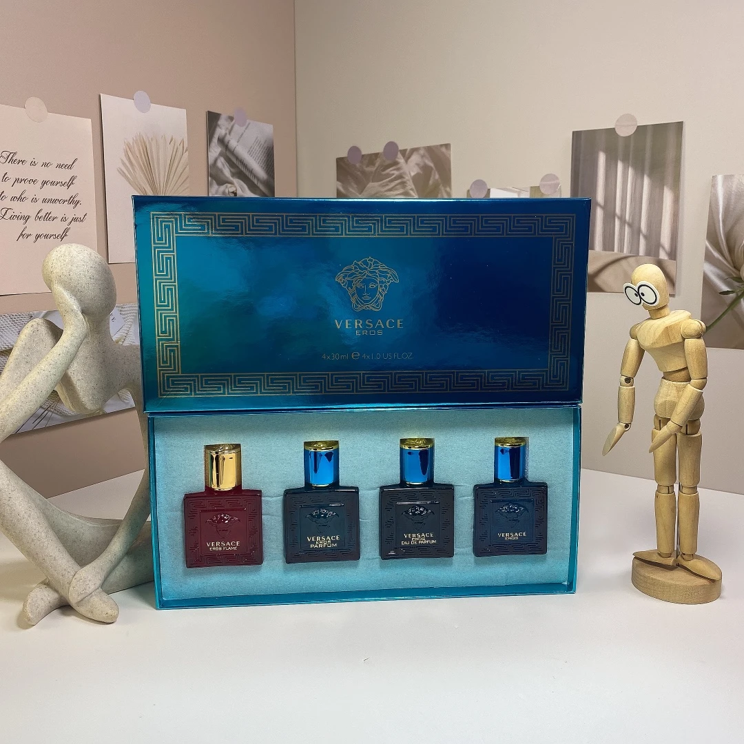 Versace Cupid Four Piece Set 30ml * 4 Pieces, With Nozzle