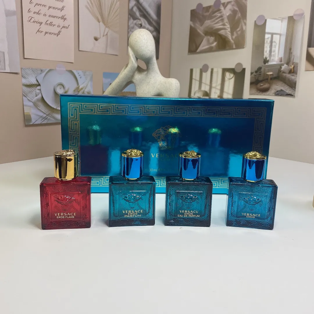 Versace Cupid Four Piece Set 30ml * 4 Pieces, With Nozzle