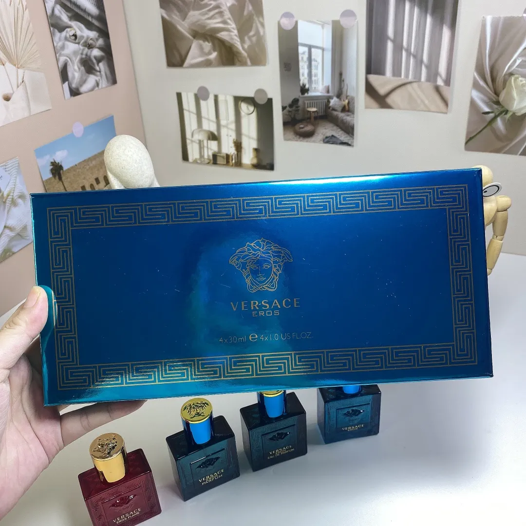 Versace Cupid Four Piece Set 30ml * 4 Pieces, With Nozzle