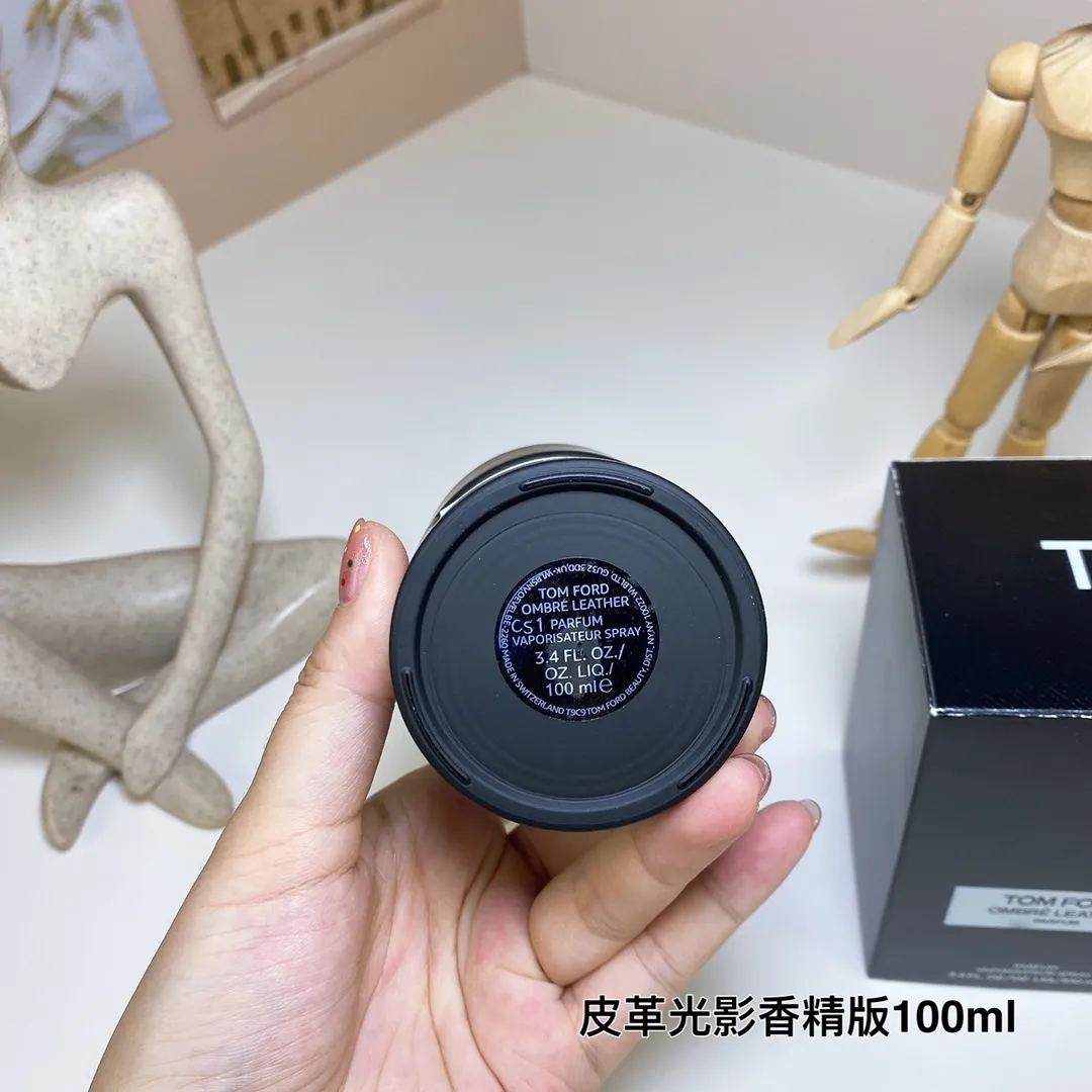 Tom Ford Shadow Leather essence 100ml