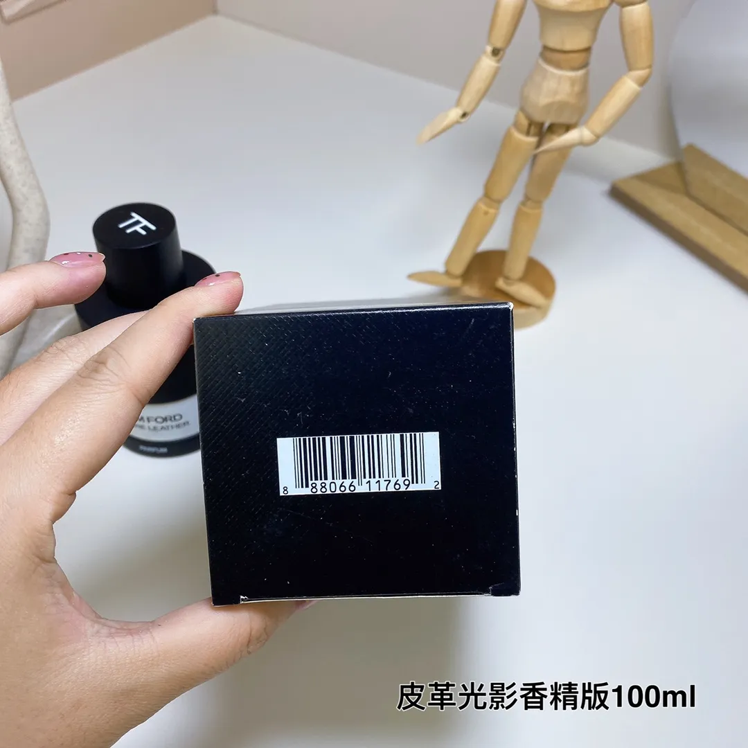 Tom Ford Shadow Leather essence 100ml