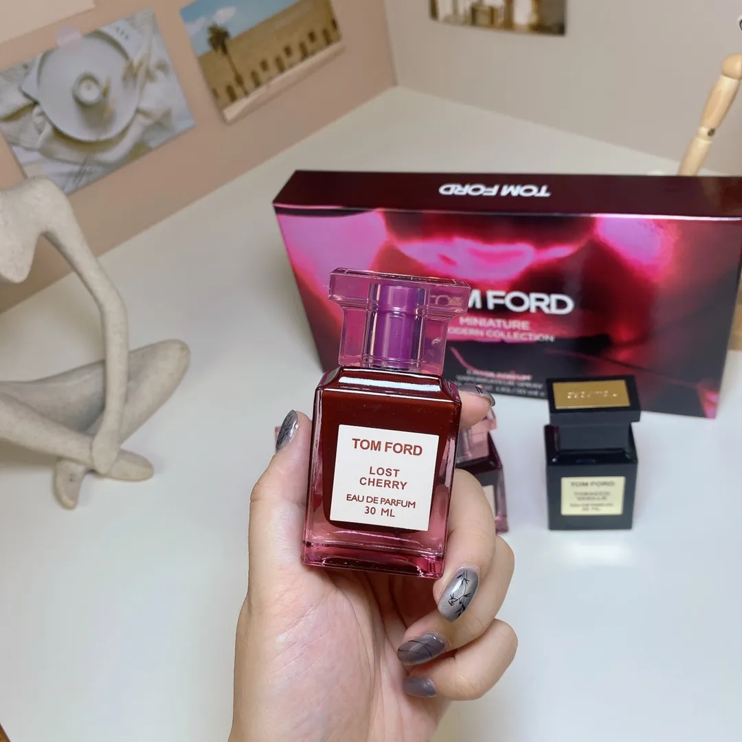 Tom Ford Cherry Sample Four Piece Set 30ml x 4 pieces, with nozzle