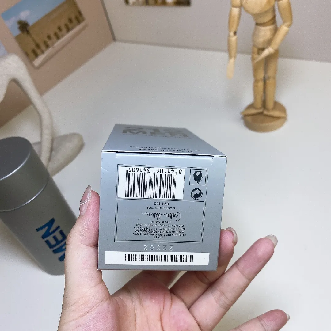 Carolina Herrera 212 Silver Bottle Men's 100ml Carolina Herrera