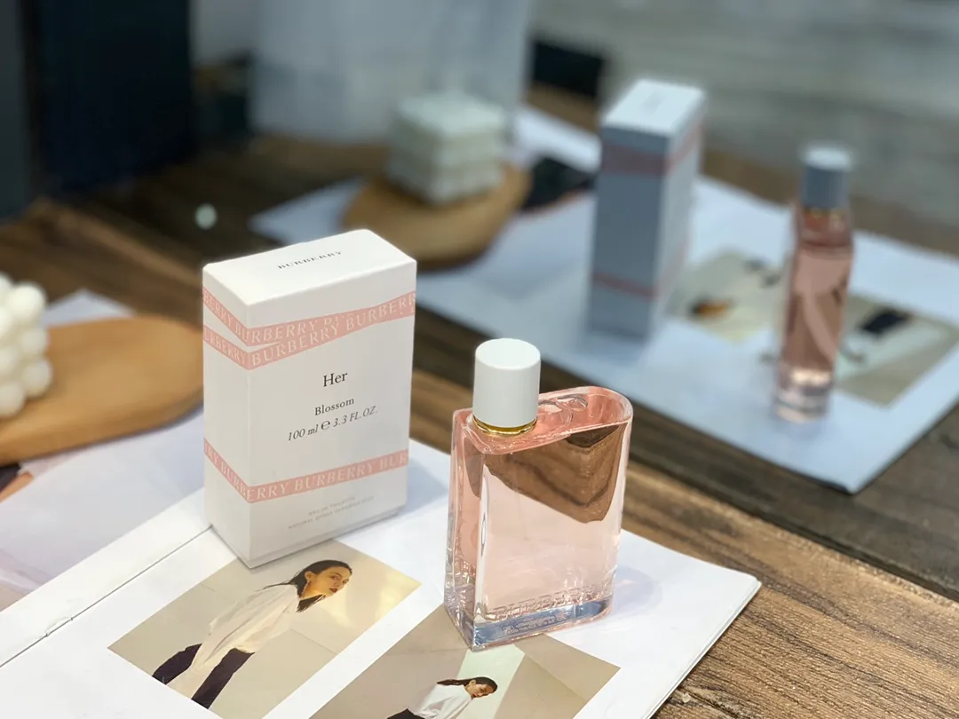 Burberry Flower & Her Light Fragrance 100ml Floral Essence