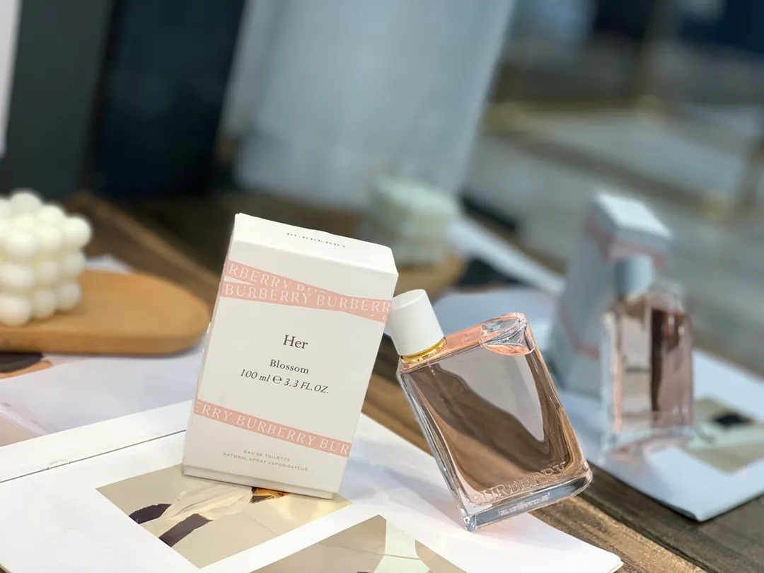 Burberry Flower & Her Light Fragrance 100ml Floral Essence