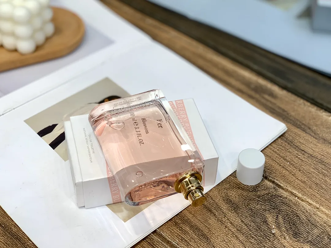 Burberry Flower & Her Light Fragrance 100ml Floral Essence