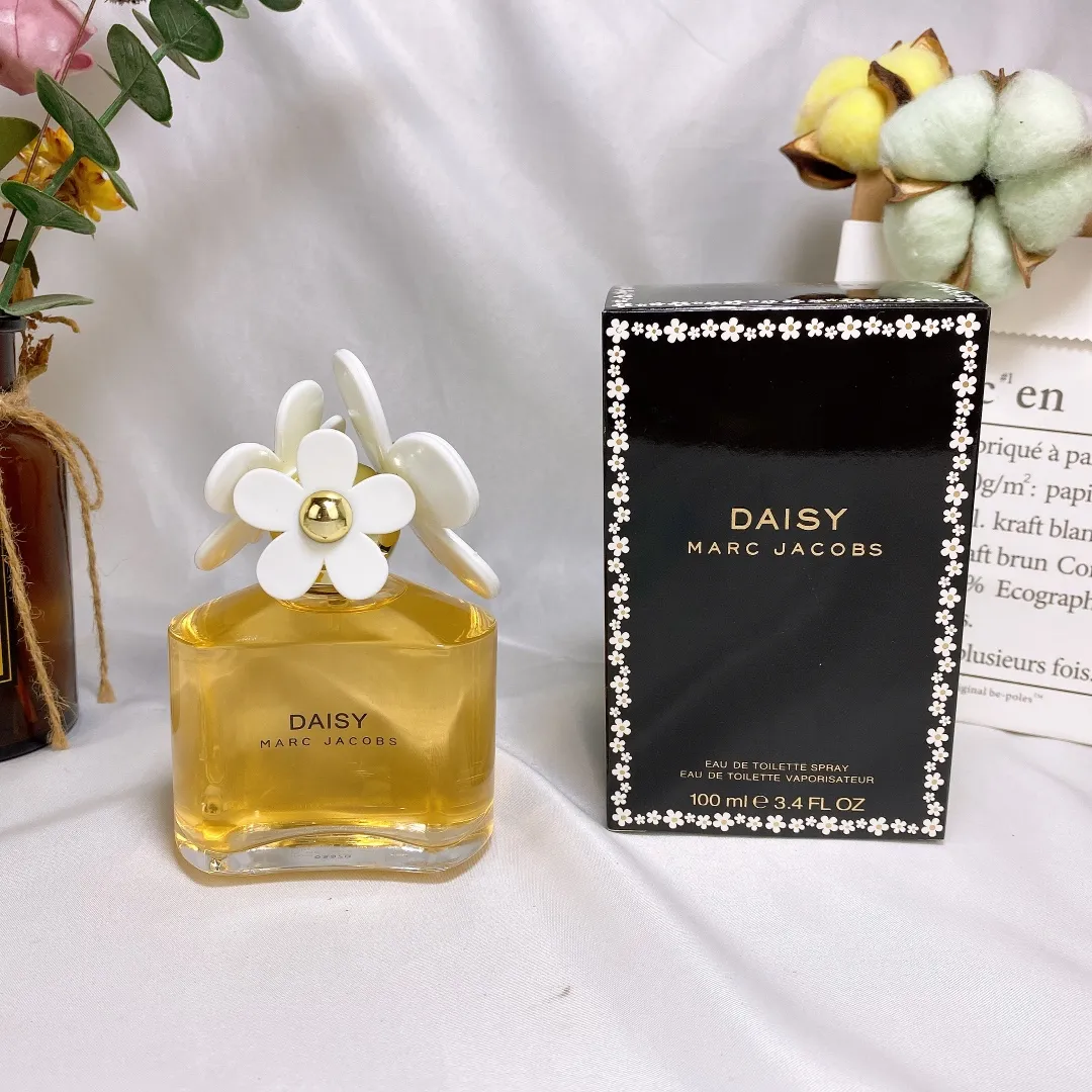 Marc Jacobs Yellow Daisy Women's Eau De Toilette 100ml