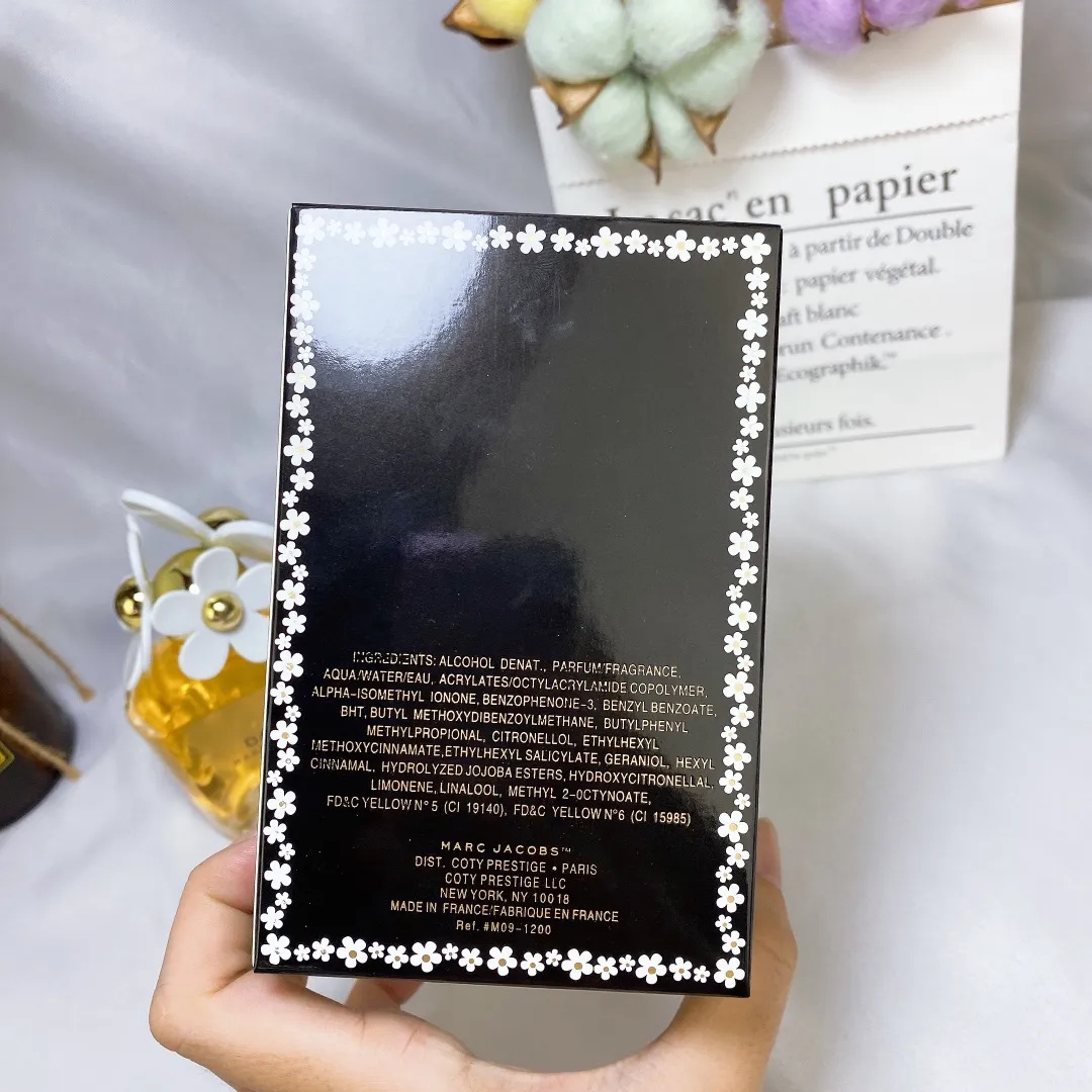 Marc Jacobs Yellow Daisy Women's Eau De Toilette 100ml