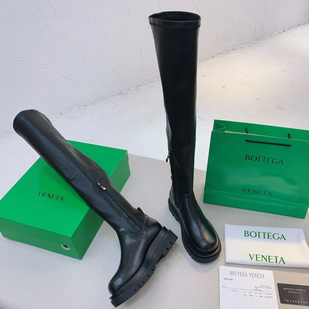 101267knee-high boots