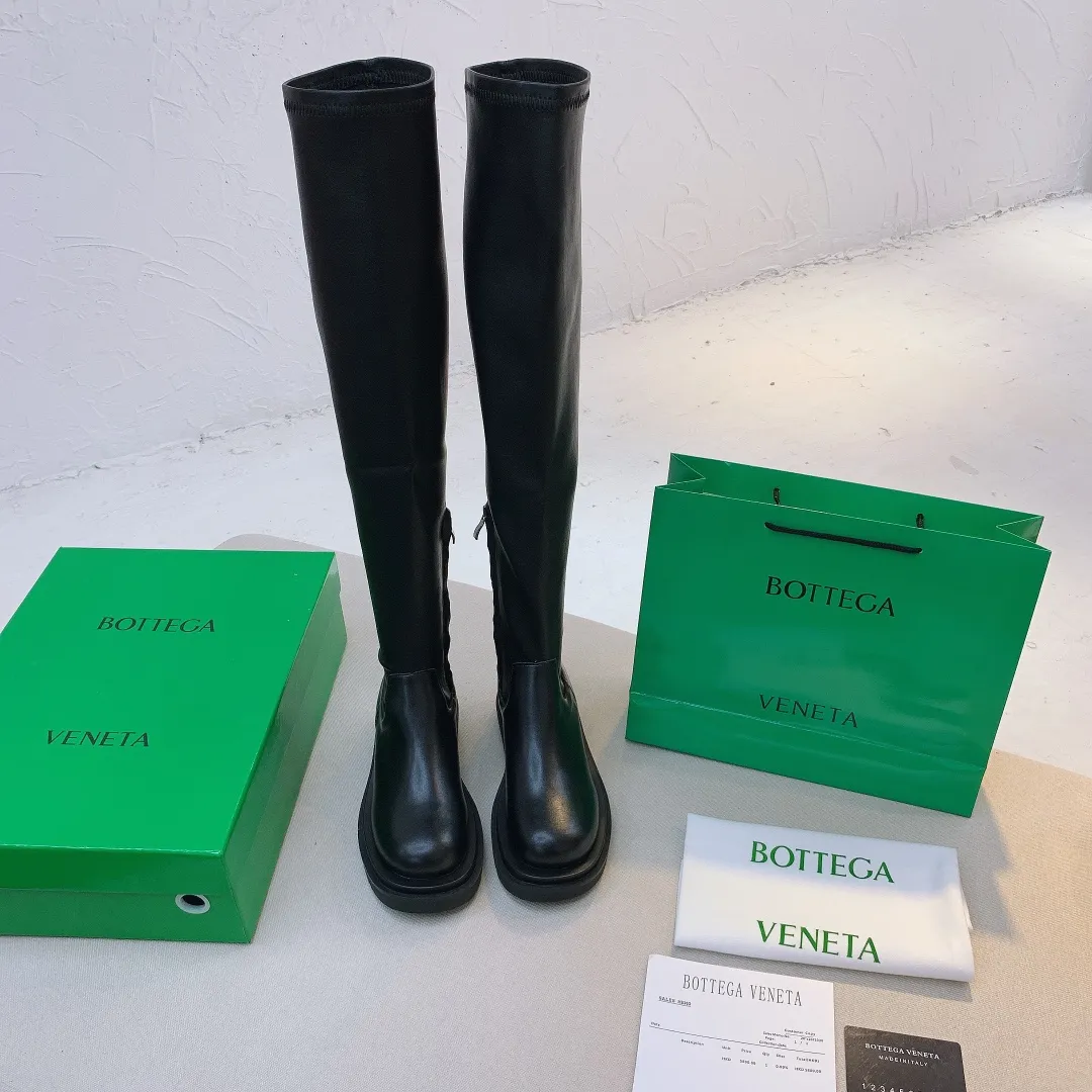 101267knee-high boots