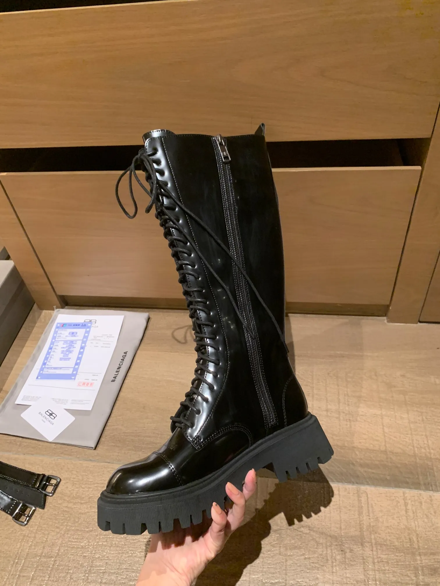 101567knee-high boots