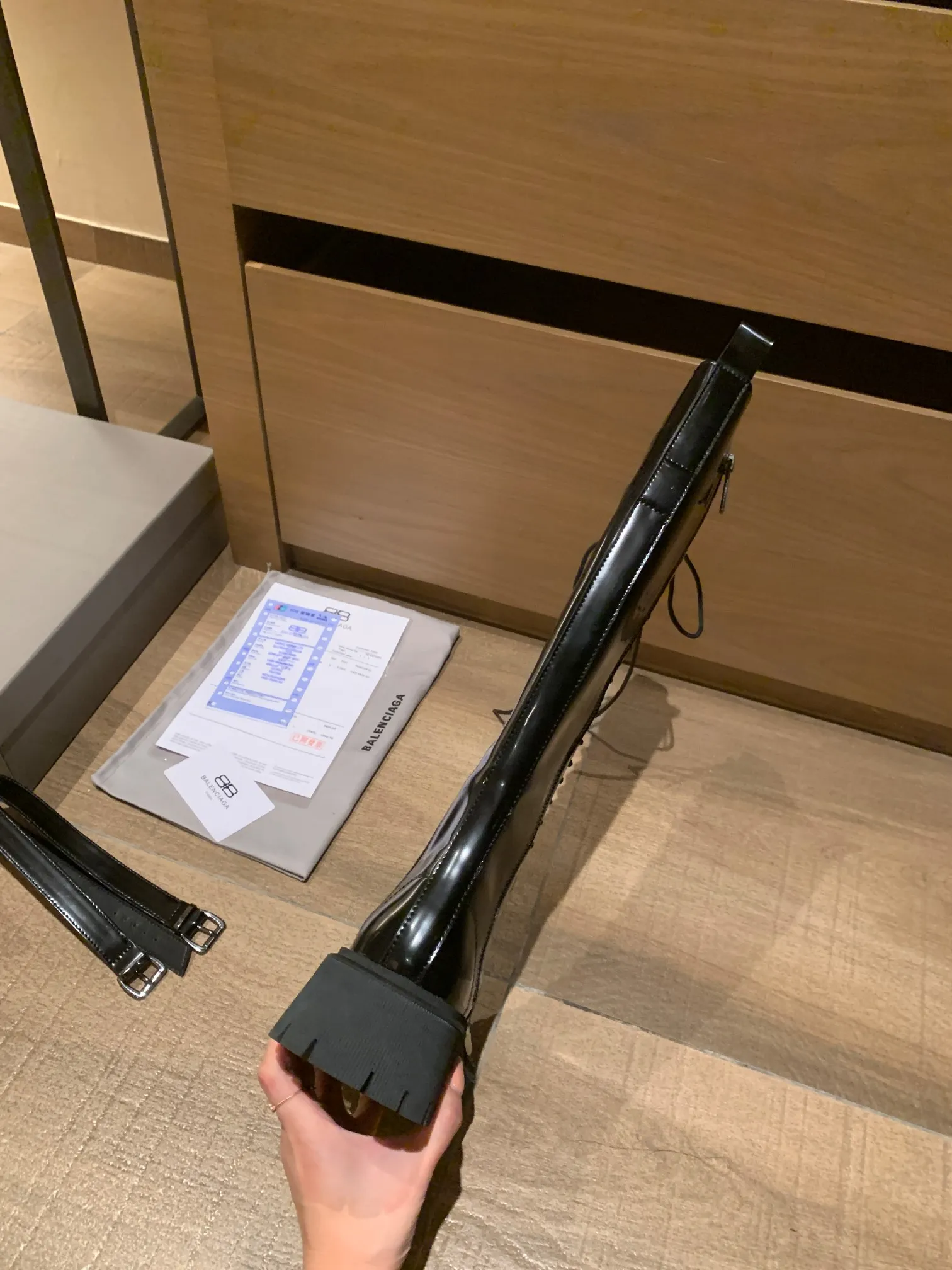 101567knee-high boots