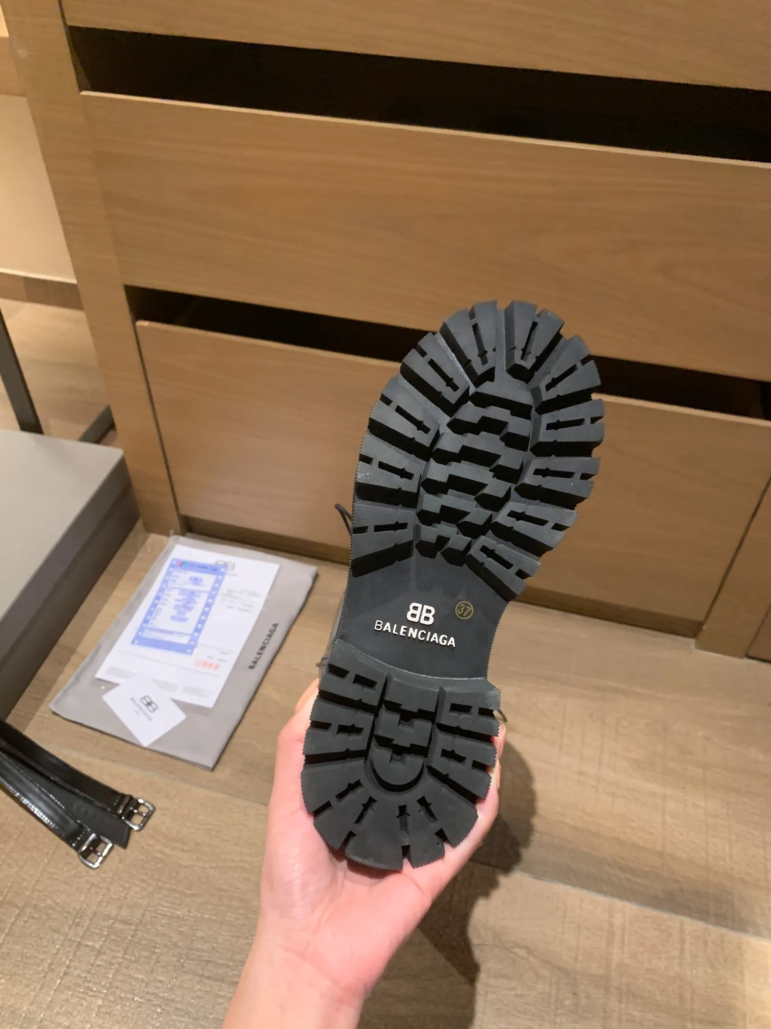 101567knee-high boots