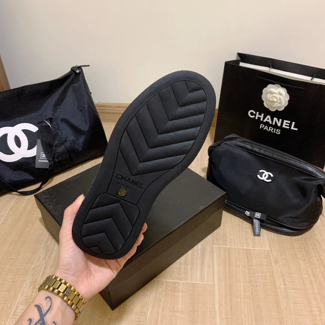 104932knee-high boots