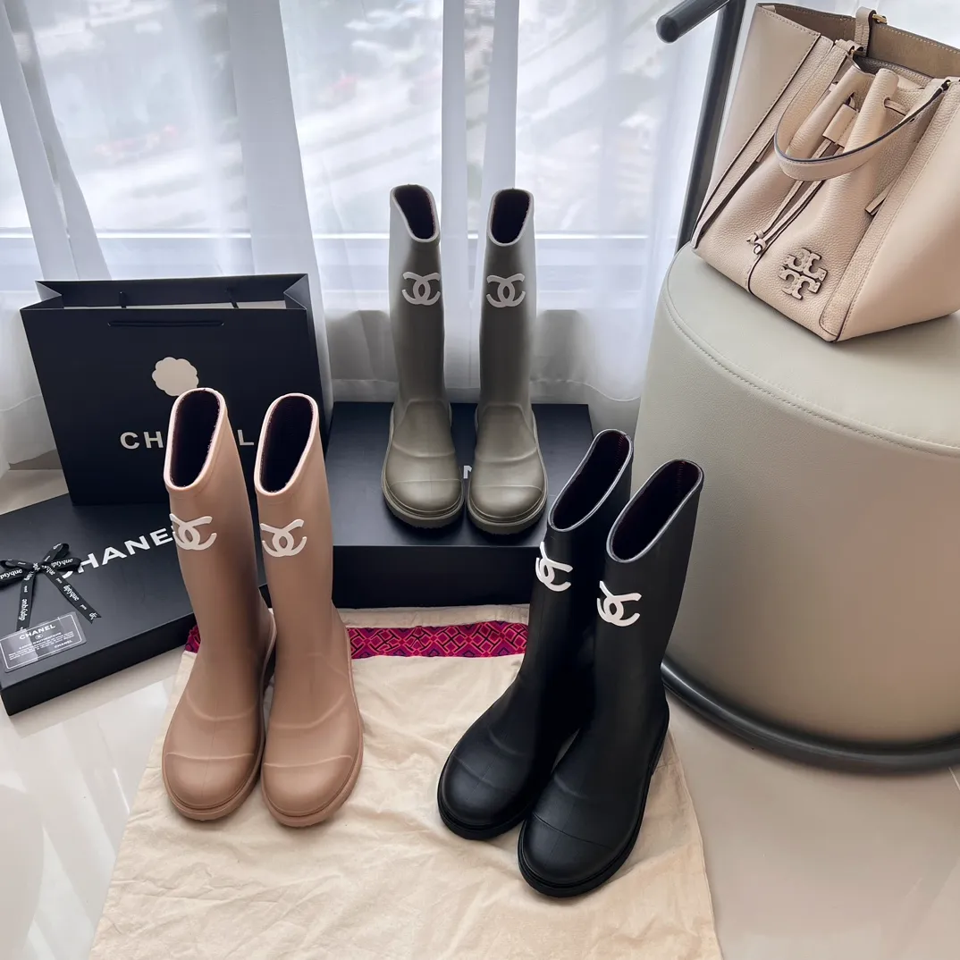 119400knee-high boots