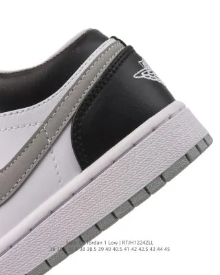 103 low-top sneakers