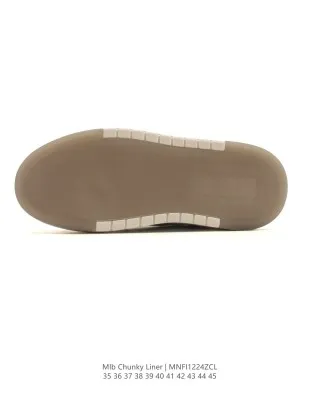 104 low-top sneakers