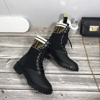 113221ankle boots