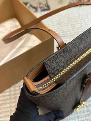 018 Shoulder Bag