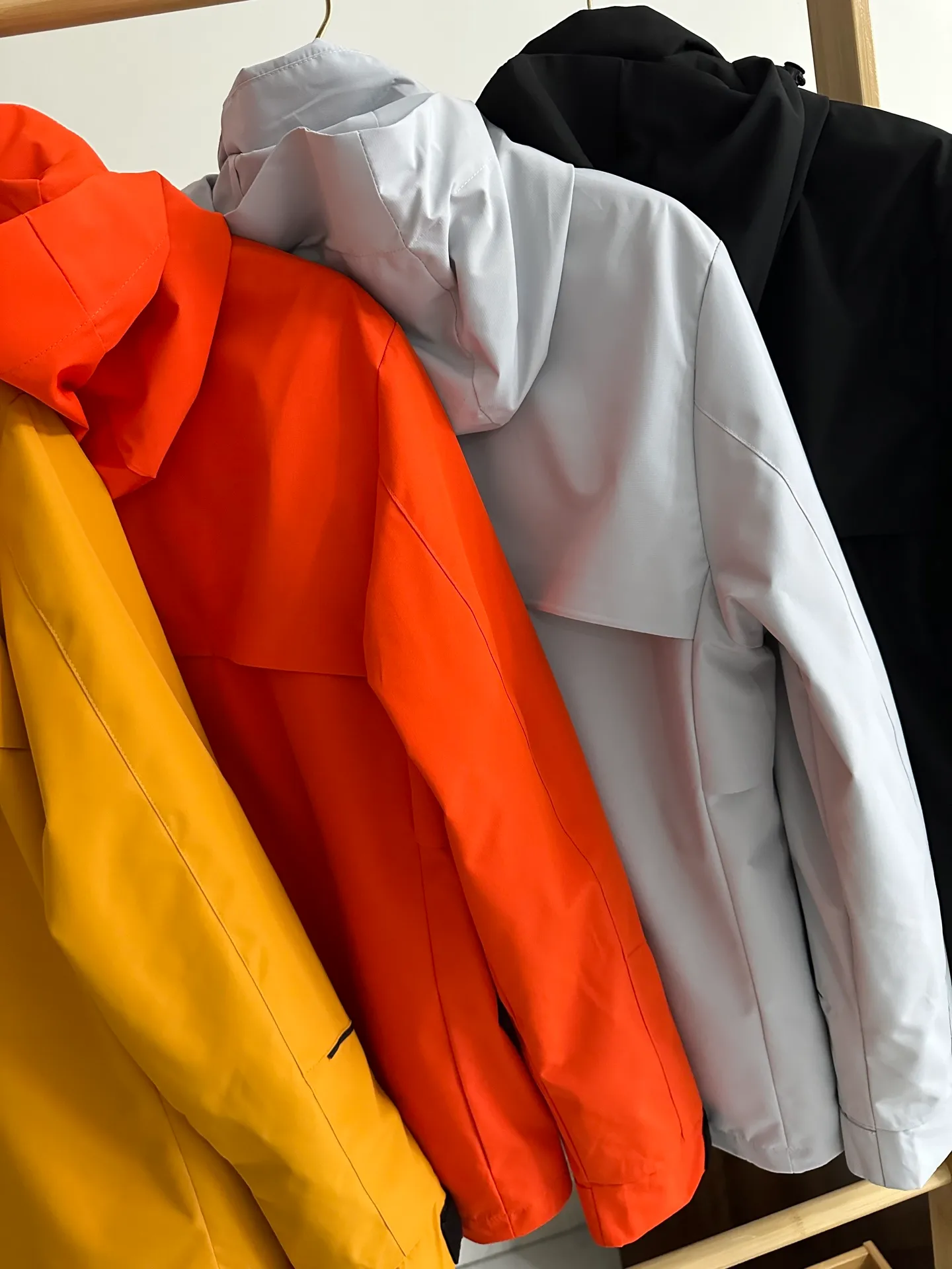 975046hardshell jacket