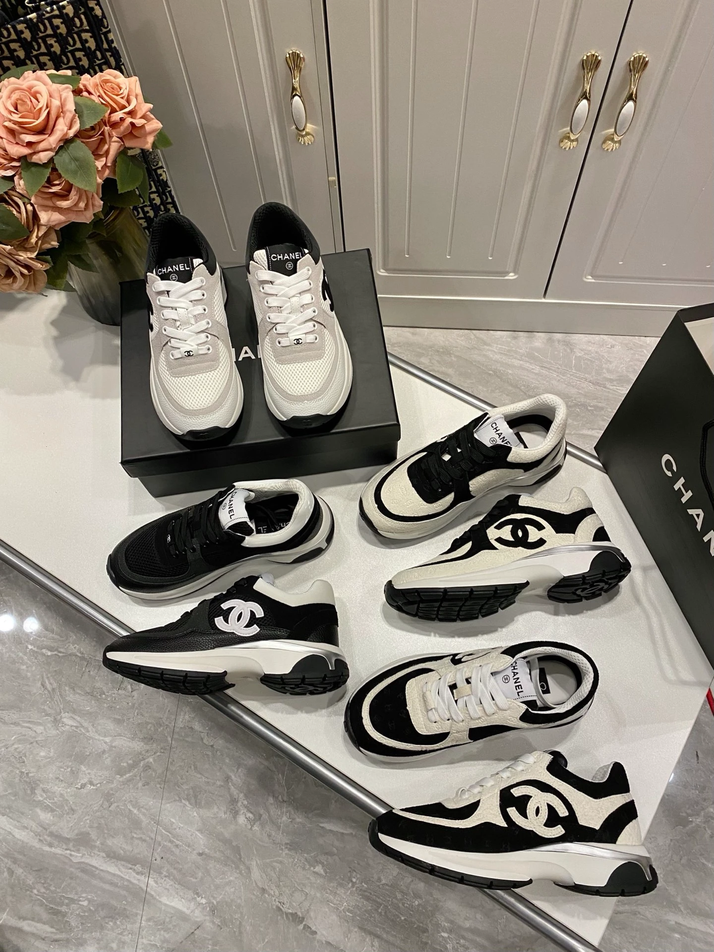 119888low-top sneakers