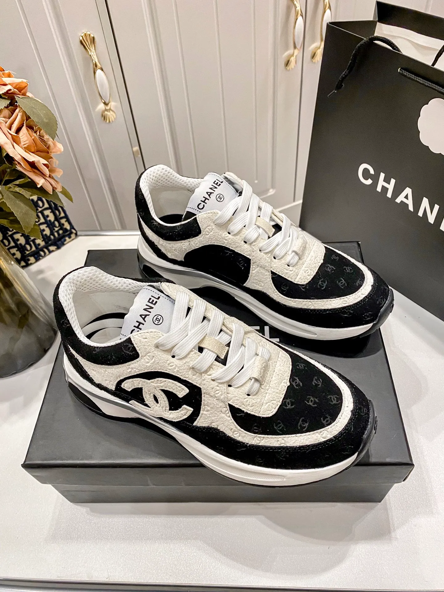 119888low-top sneakers