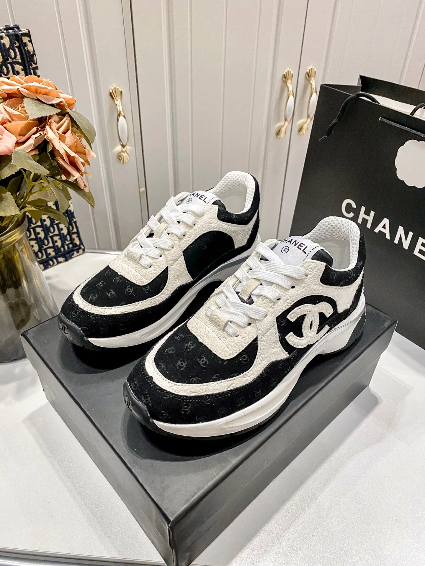 119888low-top sneakers