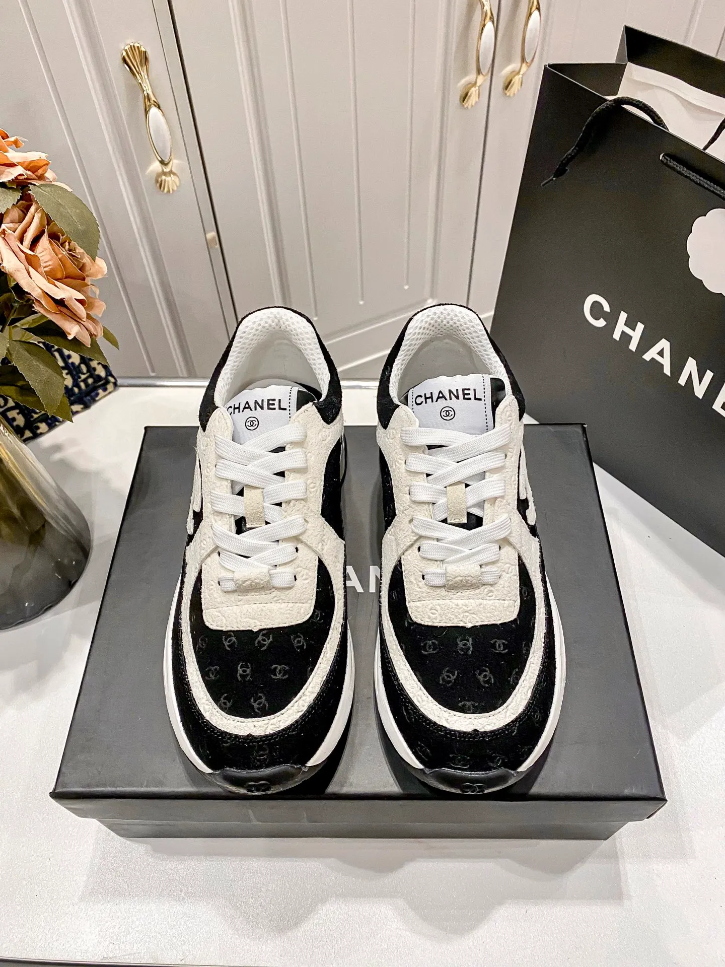 119888low-top sneakers